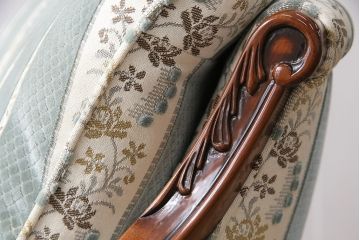 中古　美品　maruni(マルニ木工)　BRITANNIA British classic style　優雅な雰囲気を演出してくれるブリタニアシリーズのソファ(定価約86万円)(3人掛け)(R-048216)