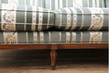 中古　美品　maruni(マルニ木工)　BRITANNIA British classic style　優雅な雰囲気を演出してくれるブリタニアシリーズのソファ(定価約86万円)(3人掛け)(R-048216)