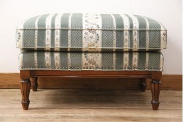 中古　美品　maruni(マルニ木工)　BRITANNIA British classic style　気品漂う佇まいが魅力的なブリタニアシリーズのオットマン(定価約16万円)(フットスツール、チェア)(R-048218)