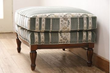 中古　美品　maruni(マルニ木工)　BRITANNIA British classic style　気品漂う佇まいが魅力的なブリタニアシリーズのオットマン(定価約16万円)(フットスツール、チェア)(R-048218)