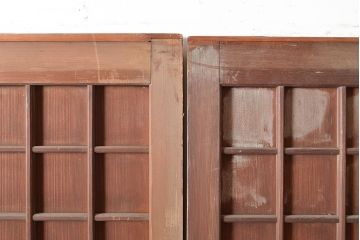 アンティーク建具　古き良き上質な和を楽しむヒノキ材製のマス目格子戸2枚セット(きつね格子、狐格子、板戸、引き戸、建具)(R-048222)