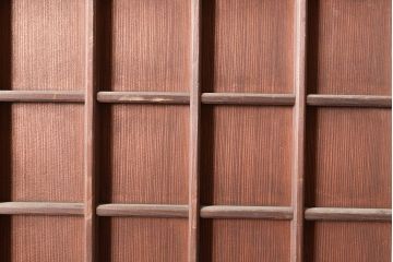 アンティーク建具　古き良き上質な和を楽しむヒノキ材製のマス目格子戸2枚セット(きつね格子、狐格子、板戸、引き戸、建具)(R-048222)