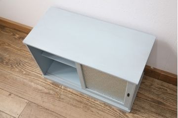 ペイント家具　ダイヤガラスと優しいペイントカラーが可愛らしい昭和レトロな戸棚(キャビネット、収納棚)(R-048240)