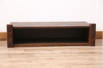 中古　民芸家具　高級杉材の木目が美しい浮造り仕上げの置き床(ローボード、テレビ台、飾り台)(R-048242)