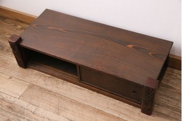 中古　民芸家具　高級杉材の木目が美しい浮造り仕上げの置き床(ローボード、テレビ台、飾り台)(R-048242)