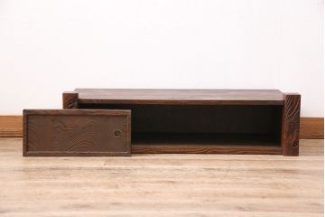 中古　民芸家具　高級杉材の木目が美しい浮造り仕上げの置き床(ローボード、テレビ台、飾り台)(R-048242)