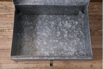 美品　アンティーク雑貨　しっかりとした作りの格好良いブリキ製BOX(収納ボックス、収納箱、小物収納)(R-048246)