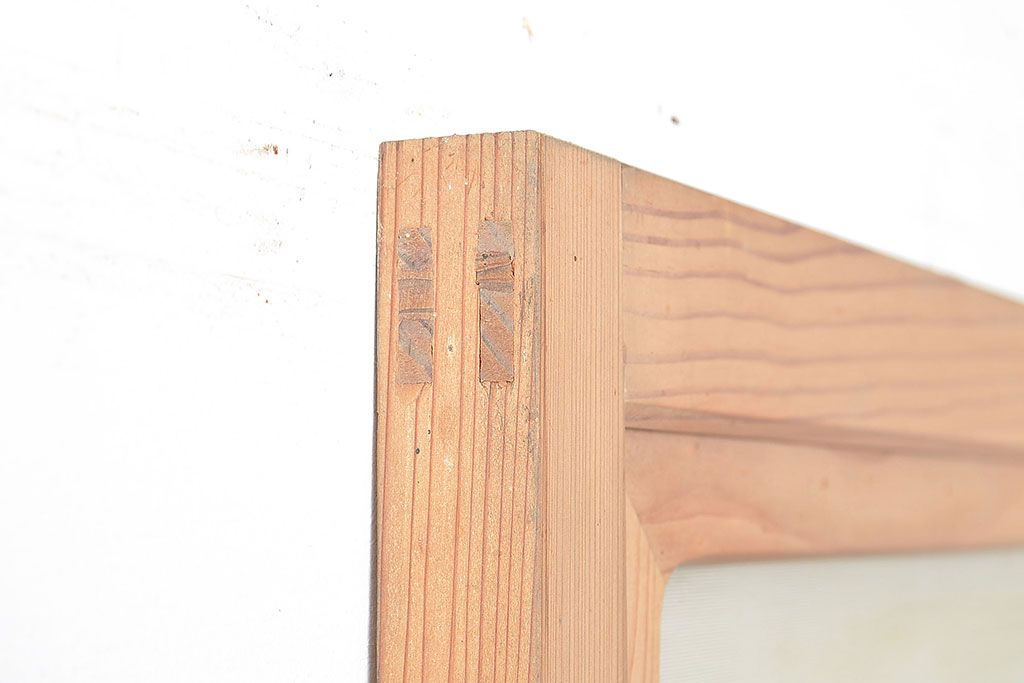 ヴィンテージ建具　昭和中期　窓付き　シンプルなデザインと味のある木肌が魅力的な木製ドア1枚　(R-048250)