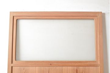 ヴィンテージ建具　昭和中期　窓付き　シンプルなデザインと味のある木肌が魅力的な木製ドア1枚　(R-048250)