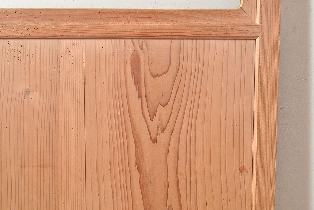 ヴィンテージ建具　昭和中期　窓付き　シンプルなデザインと味のある木肌が魅力的な木製ドア1枚　(R-048250)