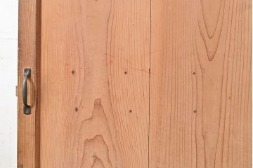 ヴィンテージ建具　昭和中期　窓付き　シンプルなデザインと味のある木肌が魅力的な木製ドア1枚　(R-048250)