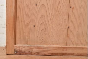 ヴィンテージ建具　昭和中期　窓付き　シンプルなデザインと味のある木肌が魅力的な木製ドア1枚　(R-048250)