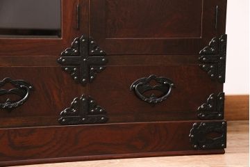 中古　岩谷堂箪笥　桜木家具店作　飾り金具の繊細な意匠が魅力!高級感漂うサイドボード(収納棚、飾り棚、キャビネット)(R-048251)