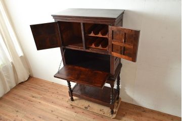 中古　松本民芸家具　コレクションにもおすすめ!クラシックな雰囲気が格好いいS.P型ワインボード(ワインラック、収納棚、戸棚、SP型、キャビネット)(定価約99万円)(R-048254)