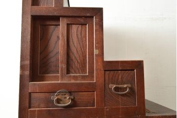 和製アンティーク　前面ケヤキ材　取り入れやすいサイズ感が魅力の階段箪笥(引き出し、収納棚、戸棚)(R-048255)