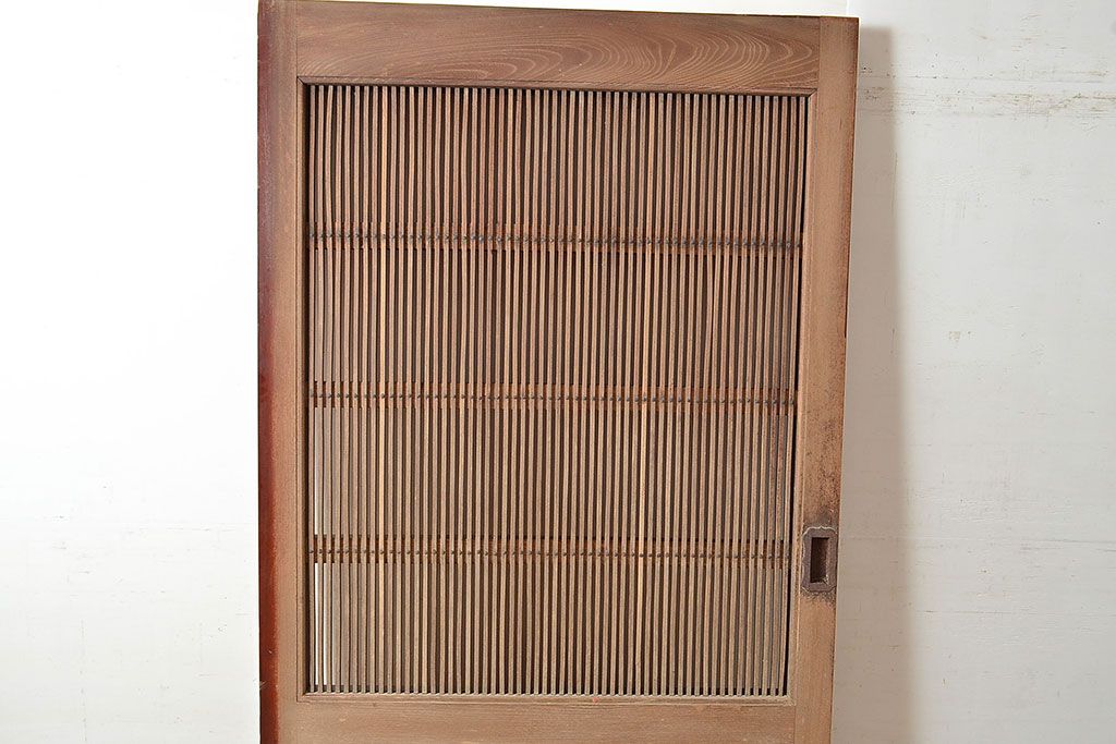 アンティーク建具　総ケヤキ材　貫禄たっぷり!縁起物の巾着金具がアクセントの蔵戸(引き戸、玄関戸)(R-048257)