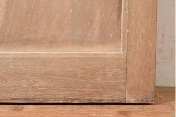 アンティーク建具　総ケヤキ材　貫禄たっぷり!縁起物の巾着金具がアクセントの蔵戸(引き戸、玄関戸)(R-048257)