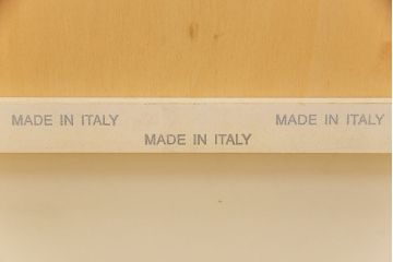 中古　イタリア　照明付き　ロココ調のエレガントなデザインが目を引く高級品のガラスケース(ショーケース、キャビネット、飾り棚、コレクションケース)(定価約150万円)