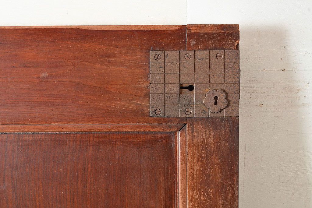アンティーク建具　明治期　欅(ケヤキ)材の一枚板を使用した贅沢なつくりの蔵戸1枚　(R-048262)