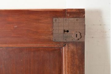 アンティーク建具　明治期　欅(ケヤキ)材の一枚板を使用した贅沢なつくりの蔵戸1枚　(R-048262)
