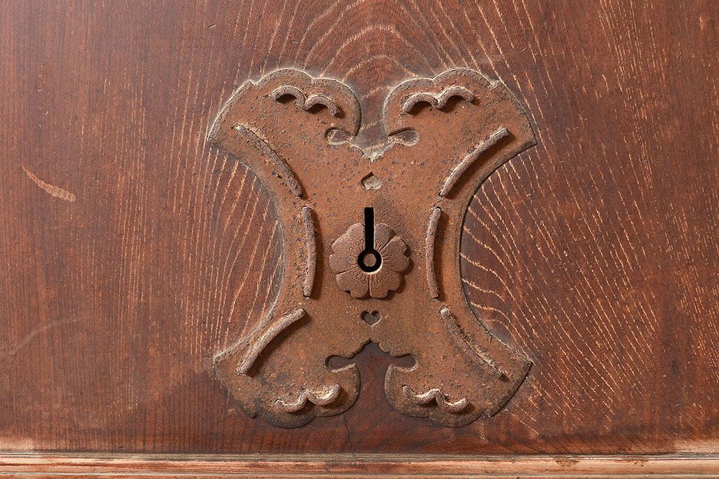 アンティーク建具　明治期　欅(ケヤキ)材の一枚板を使用した贅沢なつくりの蔵戸1枚　(R-048262)