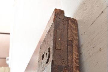 アンティーク建具　明治期　欅(ケヤキ)材の一枚板を使用した贅沢なつくりの蔵戸1枚　(R-048262)