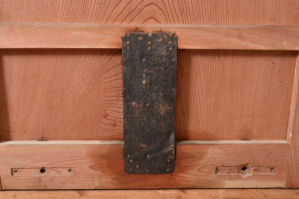 アンティーク建具　明治期　欅(ケヤキ)材の一枚板を使用した贅沢なつくりの蔵戸1枚　(R-048262)