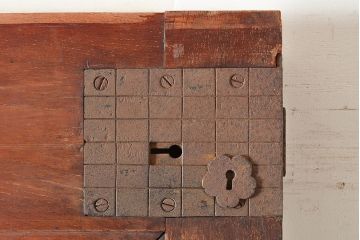 アンティーク建具　ケヤキ材の一枚板を使用した贅沢なつくりの蔵戸(引き戸、玄関戸)(R-048262)