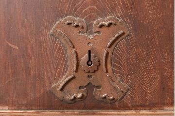 アンティーク建具　ケヤキ材の一枚板を使用した贅沢なつくりの蔵戸(引き戸、玄関戸)(R-048262)