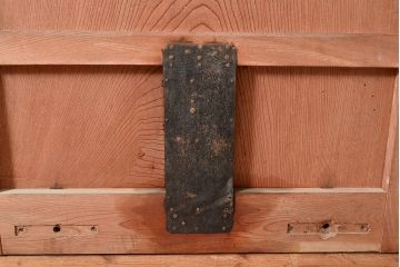 アンティーク建具　ケヤキ材の一枚板を使用した贅沢なつくりの蔵戸(引き戸、玄関戸)(R-048262)