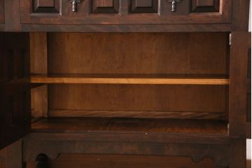 中古　松本民芸家具　クラシカルな空間づくりにおすすめ!高級感漂うSP型皿棚(食器棚、収納棚、飾り棚)(定価約150万円)(R-048269)