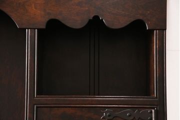 中古　松本民芸家具　クラシカルな空間づくりにおすすめ!高級感漂うSP型皿棚(食器棚、収納棚、飾り棚)(定価約150万円)(R-048269)