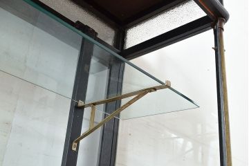 大正ロマン　時代物の色ガラス入り!タバコ屋さんで使われていた天枠付きのガラスケース(陳列棚、ショーケース)(R-048270)