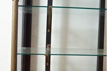 大正ロマン　時代物の色ガラス入り!タバコ屋さんで使われていた天枠付きのガラスケース(陳列棚、ショーケース)(R-048270)
