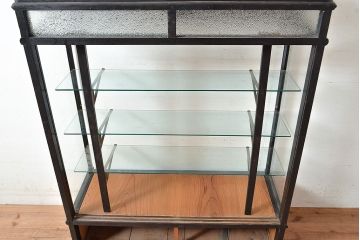 大正ロマン　時代物の色ガラス入り!タバコ屋さんで使われていた天枠付きのガラスケース(陳列棚、ショーケース)(R-048270)