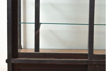 大正ロマン　時代物の色ガラス入り!タバコ屋さんで使われていた天枠付きのガラスケース(陳列棚、ショーケース)(R-048270)
