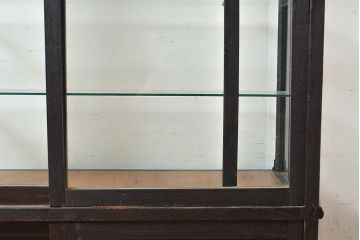 大正ロマン　時代物の色ガラス入り!タバコ屋さんで使われていた天枠付きのガラスケース(陳列棚、ショーケース)(R-048270)