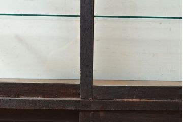 大正ロマン　時代物の色ガラス入り!タバコ屋さんで使われていた天枠付きのガラスケース(陳列棚、ショーケース)(R-048270)