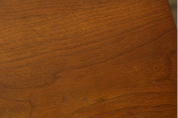 アメリカヴィンテージ　1960年から1970年頃　チーク材　棚付きのおしゃれなコーヒーテーブル　(R-048279)