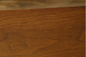 アメリカヴィンテージ　1960年から1970年頃　チーク材　棚付きのおしゃれなコーヒーテーブル　(R-048279)