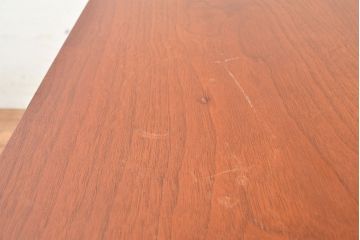 アメリカヴィンテージ　荷物が置ける棚付き!　洗練されたデザインのチーク材製ダイニングテーブル(2人掛け、サイドテーブル、スクエアテーブル、カフェテーブル、コーヒーテーブル、ビンテージ)(R-048279)