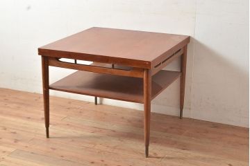 アメリカヴィンテージ　荷物が置ける棚付き!　洗練されたデザインのチーク材製ダイニングテーブル(2人掛け、サイドテーブル、スクエアテーブル、カフェテーブル、コーヒーテーブル、ビンテージ)(R-048279)
