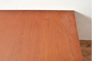 アメリカヴィンテージ　荷物が置ける棚付き!　洗練されたデザインのチーク材製ダイニングテーブル(2人掛け、サイドテーブル、スクエアテーブル、カフェテーブル、コーヒーテーブル、ビンテージ)(R-048279)