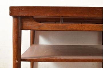 アメリカヴィンテージ　荷物が置ける棚付き!　洗練されたデザインのチーク材製ダイニングテーブル(2人掛け、サイドテーブル、スクエアテーブル、カフェテーブル、コーヒーテーブル、ビンテージ)(R-048279)