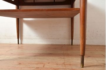 アメリカヴィンテージ　荷物が置ける棚付き!　洗練されたデザインのチーク材製ダイニングテーブル(2人掛け、サイドテーブル、スクエアテーブル、カフェテーブル、コーヒーテーブル、ビンテージ)(R-048279)