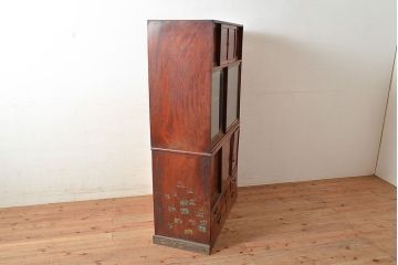 アンティーク家具　三方ケヤキ材　漆塗り　前面に玉杢があしらわれた上手物の茶箪笥(収納棚、茶棚、飾り棚)(R-048281)