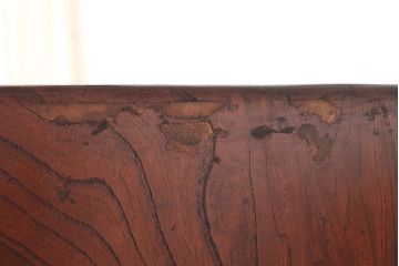 アンティーク家具　三方ケヤキ材　漆塗り　前面に玉杢があしらわれた上手物の茶箪笥(収納棚、茶棚、飾り棚)(R-048281)