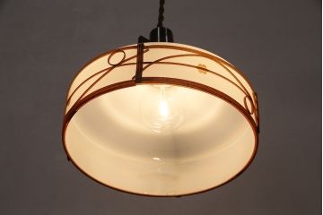 アンティーク照明　昭和中期　セルロイド装飾とお花のモチーフが柔らかく光る天井照明(ペンダントライト、吊り下げ照明)(R-048298)