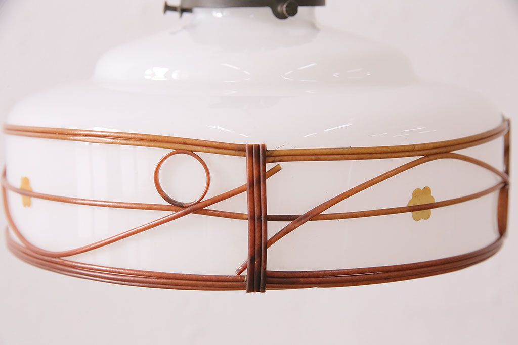 アンティーク照明　昭和中期　セルロイド装飾とお花のモチーフが柔らかく光る天井照明(ペンダントライト、吊り下げ照明)(R-048298)