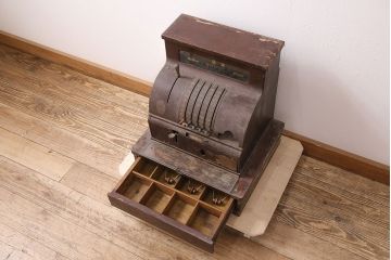 ジャンク品　昭和レトロな味わい漂う木製レジスター(ディスプレイ)(R-048303)